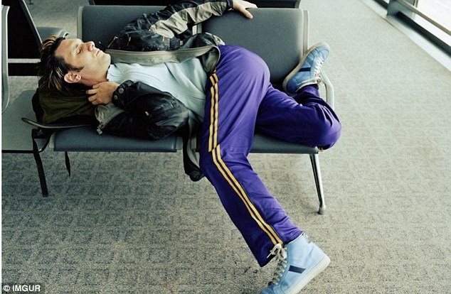 Muon kieu ngu o san bay anh 10