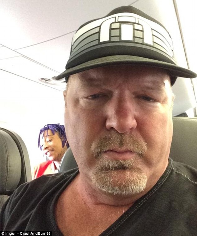 Ban dong hanh ky la tren may bay anh 7