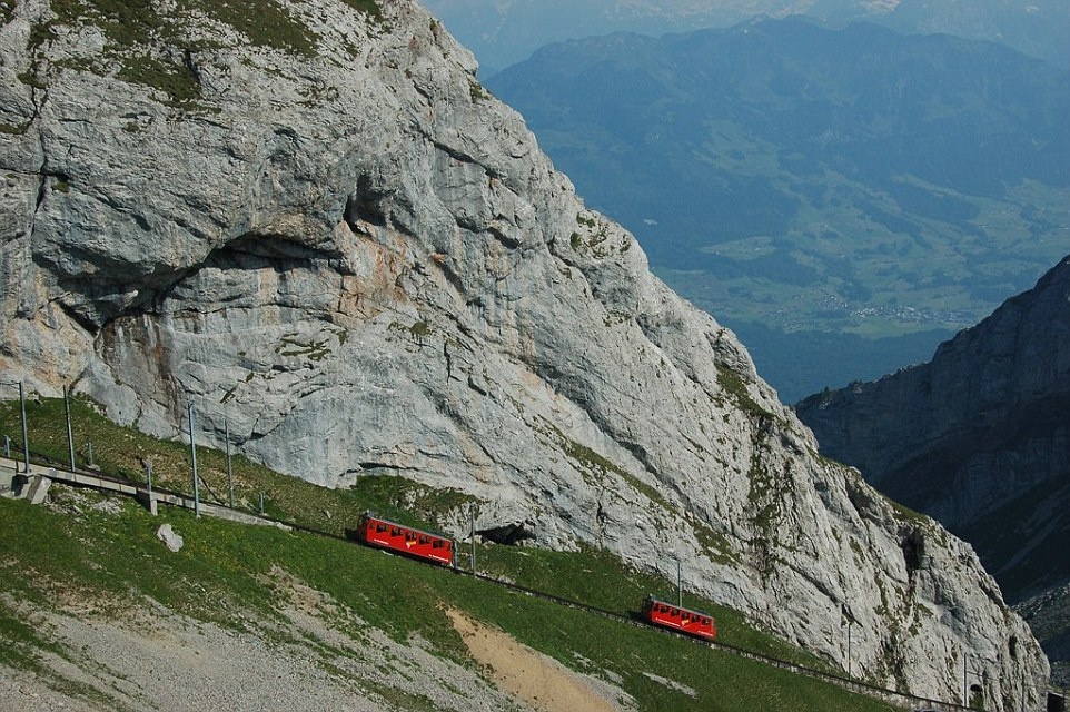 Tuyen duong sat doc nhat the gioi o Thuy Si anh 2