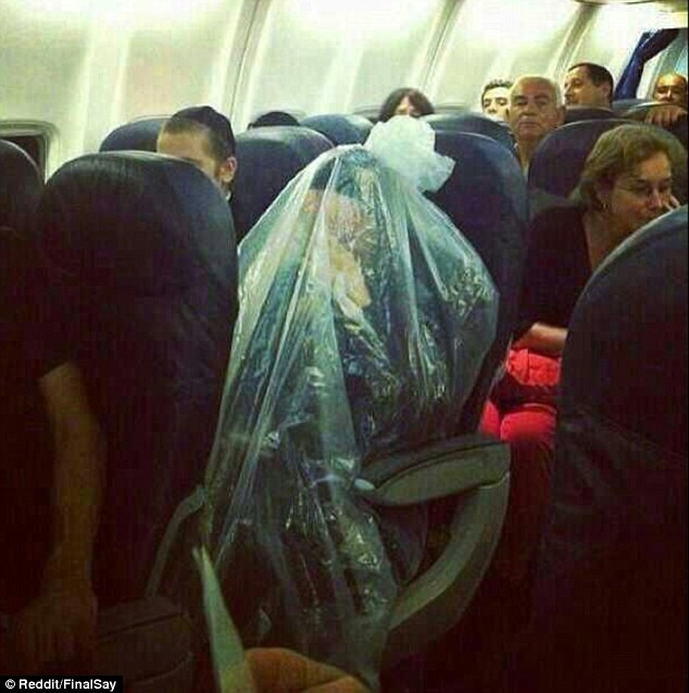 Ban dong hanh ky la tren may bay anh 3