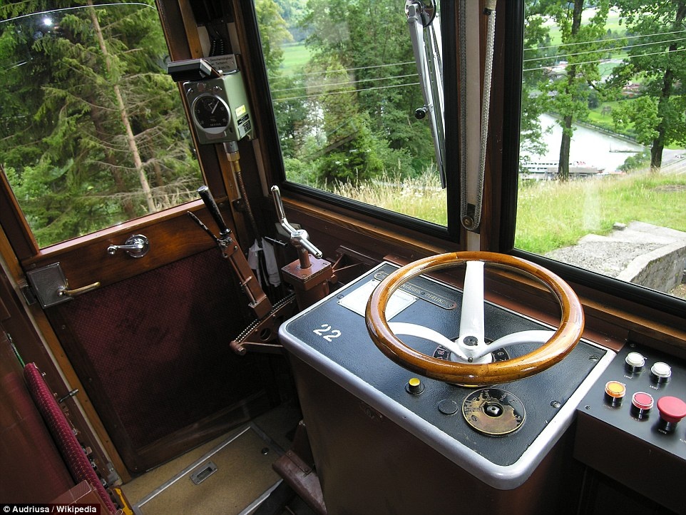 Tuyen duong sat doc nhat the gioi o Thuy Si anh 5