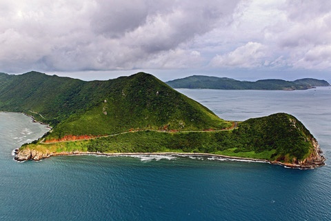 Dao Con Son vao top nhung noi co lan nuoc xanh nhat the gioi hinh anh