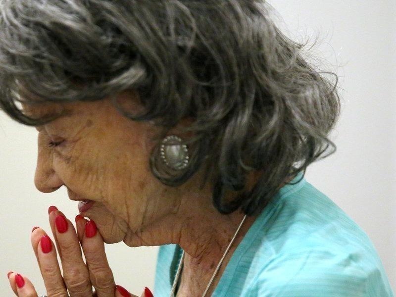 Cu ba 98 tuoi la giao vien day yoga gia nhat the gioi hinh anh