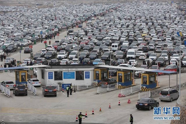 Trung Quoc qua tai boi luong khach du xuan qua dong hinh anh