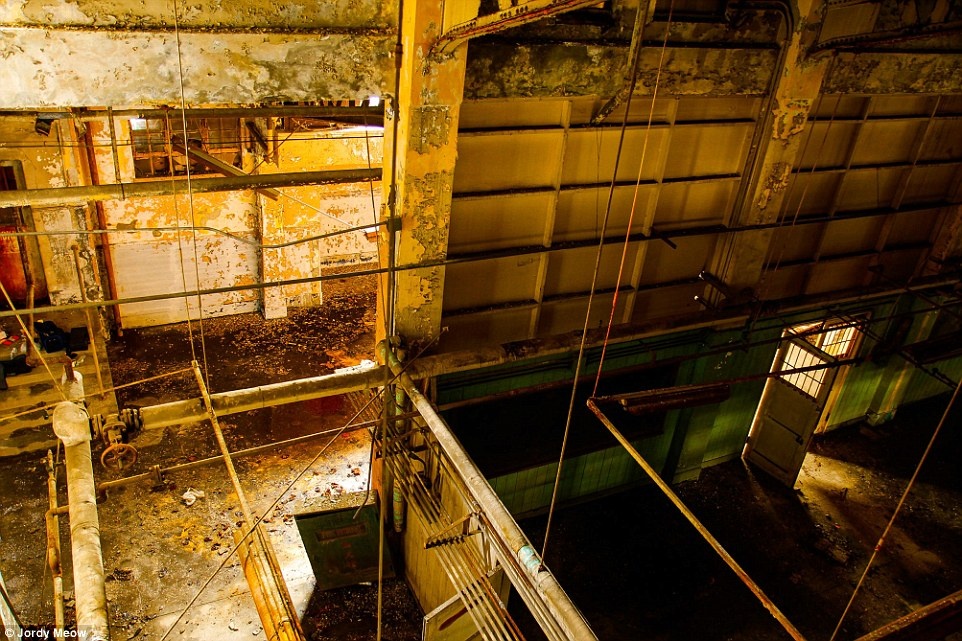 Ben trong truong dua hoang phe tu thoi Thien hoang Minh Tri hinh anh