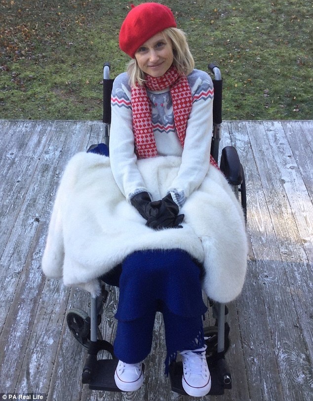 Ngoi xe lan hon 10 nam vi bi khi can khi di du lich hinh anh