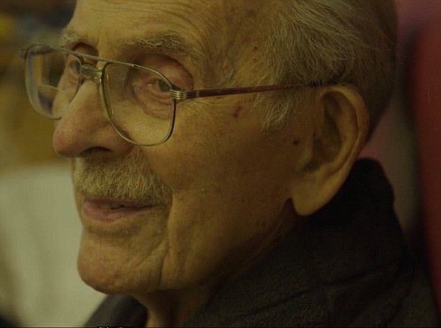 Nguoi gia nhat the gioi duoc phau thuat tim hinh anh