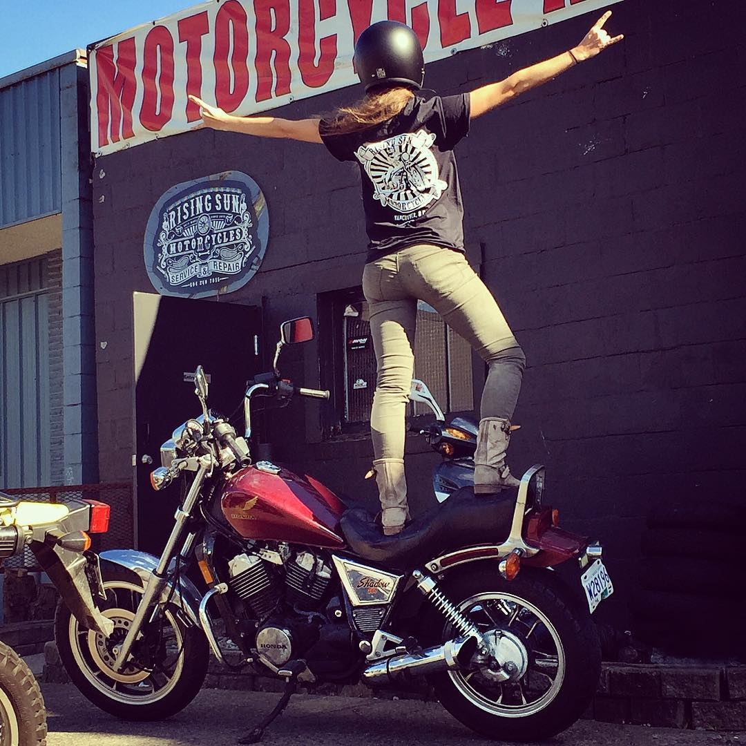 co gai di xe may vong quanh the gioi anh 13