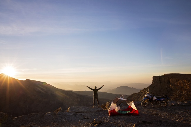 co gai di xe may vong quanh the gioi anh 3