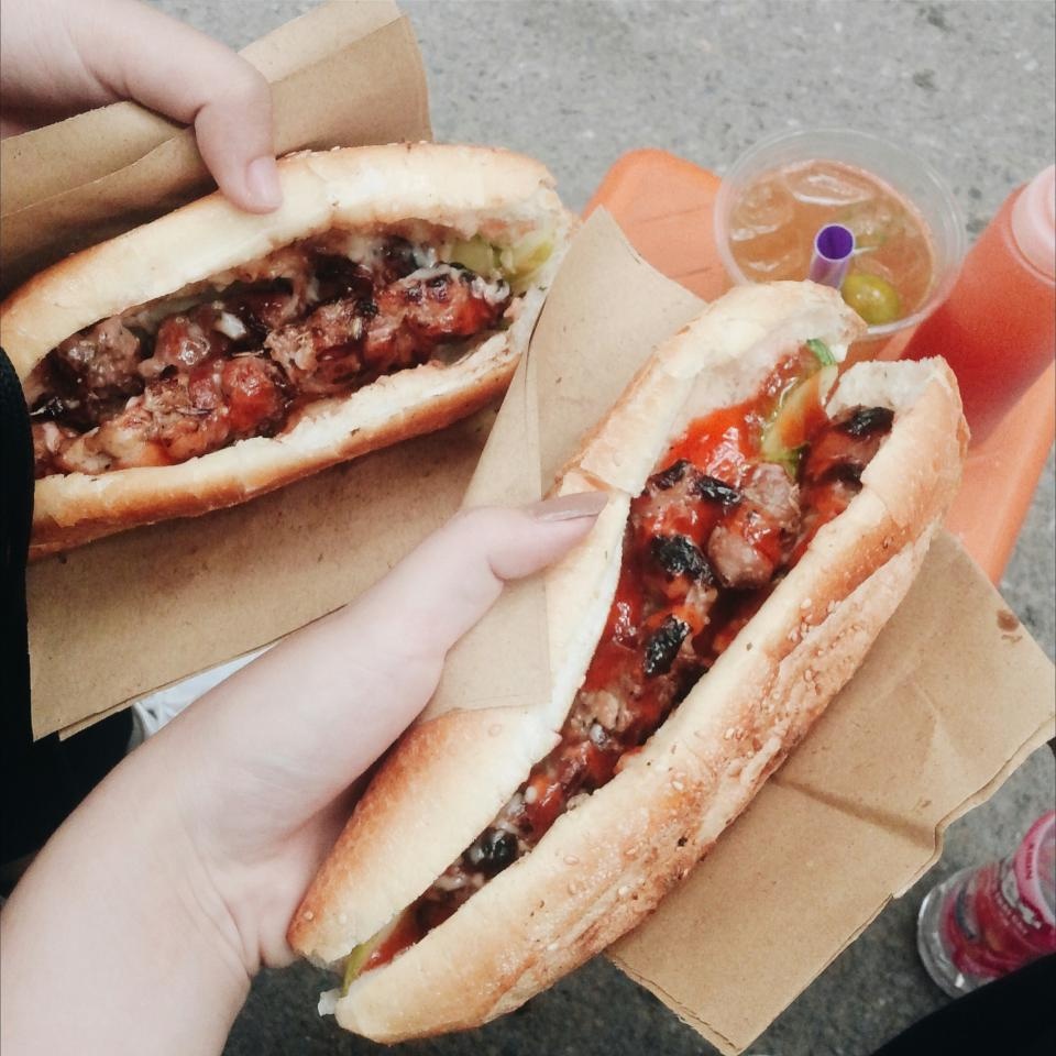 Nhung hang banh mi ngon, gion rum don tim gioi tre Ha thanh hinh anh