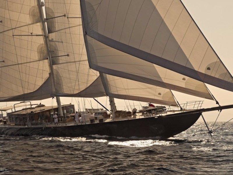 Ben trong du thuyen duoc rao ban gan 10 trieu USD cua James Bond hinh anh