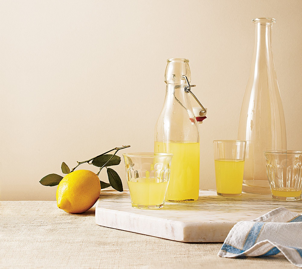 Tu u ruou huong chanh limoncello tai nha hinh anh