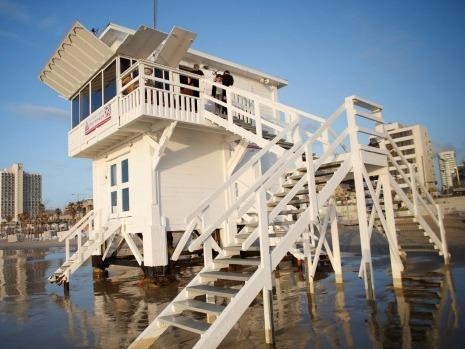 Thap cuu ho bien thanh khach san hang sang hinh anh