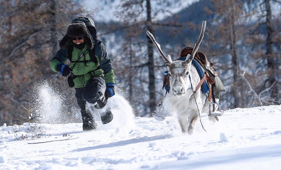 Chang trai Viet di san cung dai bang giua mua dong Mong Co hinh anh