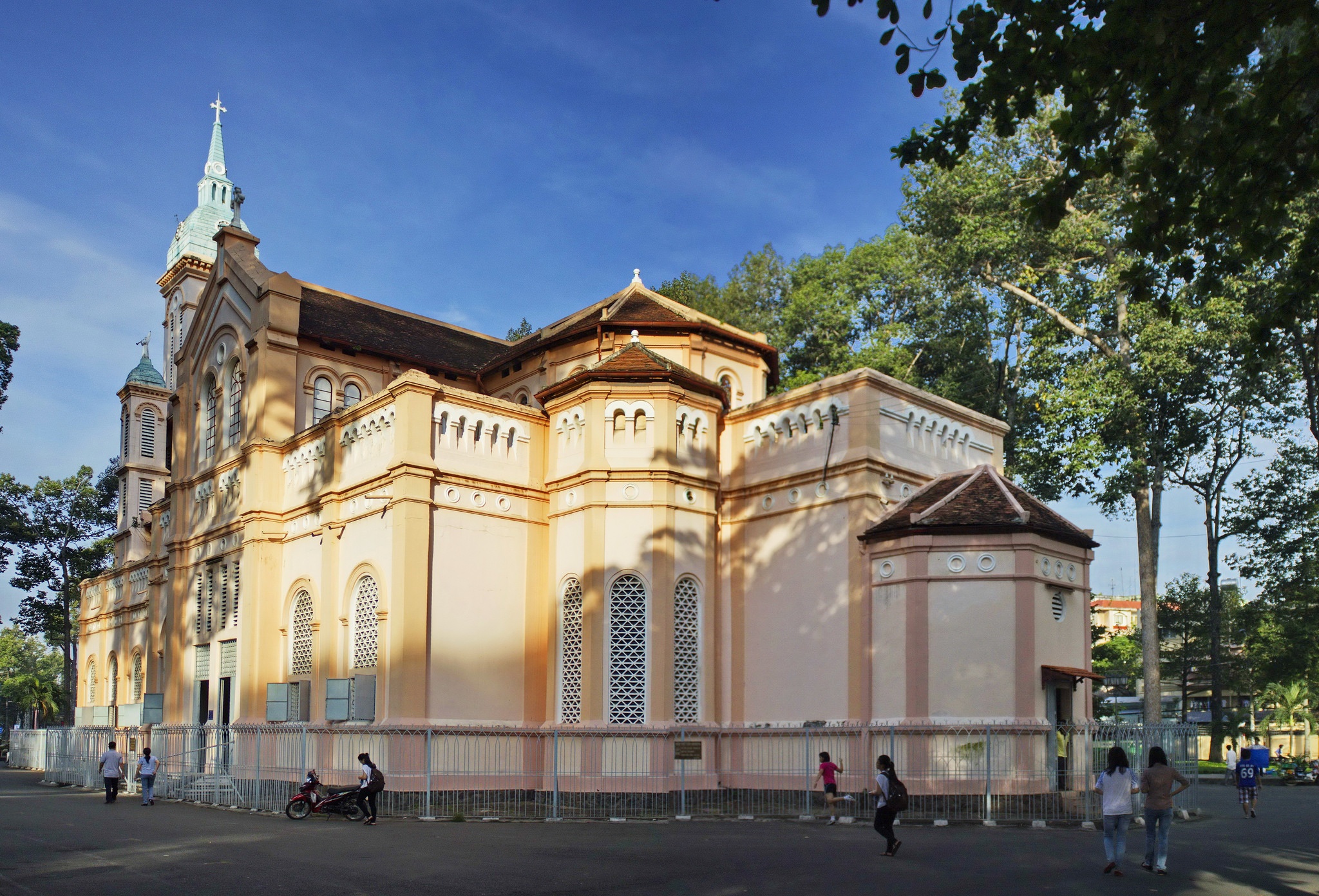 Nha tho co Sai Gon anh 8