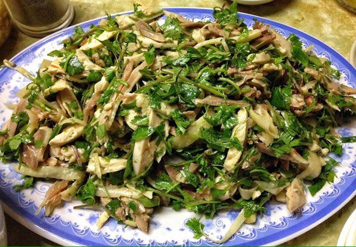 Quan ga khong treo bien giua 'pho xua nha co' hinh anh