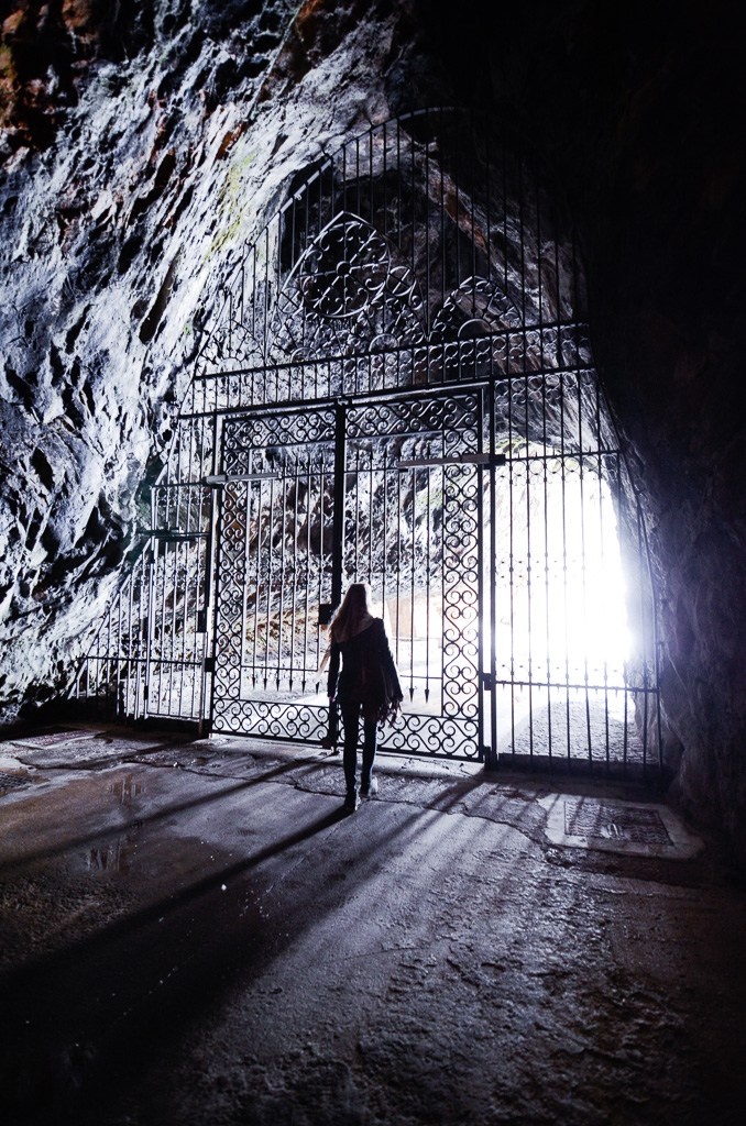 Lau dai co tich ben vach da anh 8