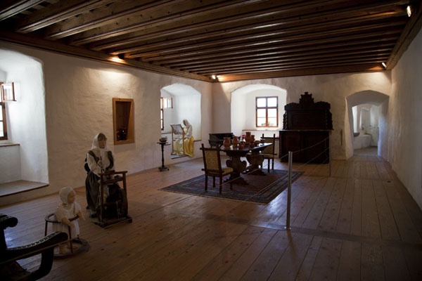 Lau dai co tich ben vach da anh 4