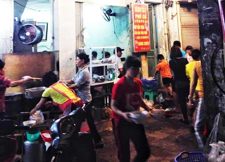 Quan mi van than o Hang Chieu anh 1