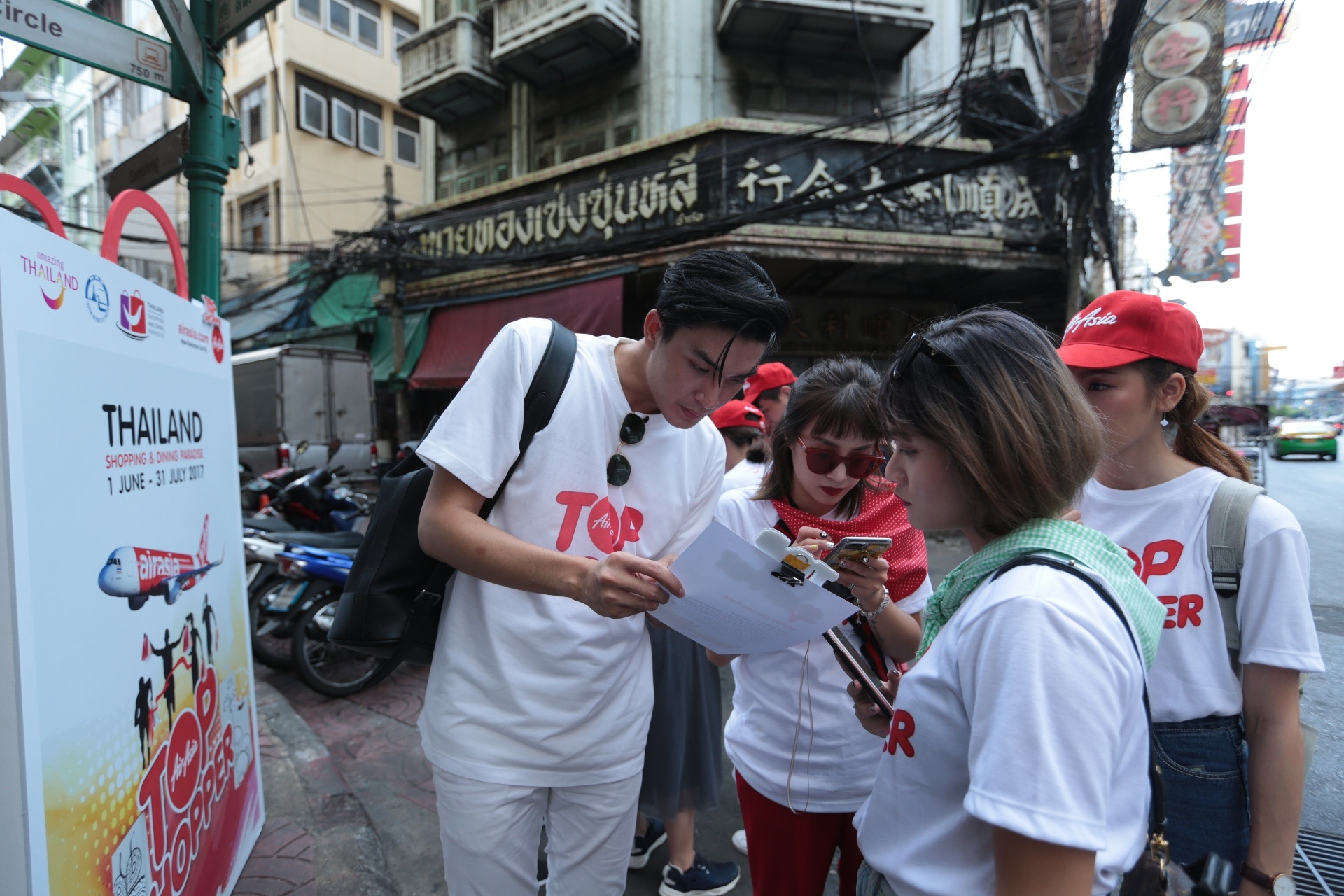 Mua sam tai Thai Lan voi Quang Dai va Salim anh 2