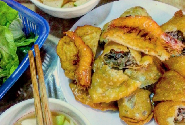 Truy tim nhung hang banh goi noi tieng Ha Noi hinh anh