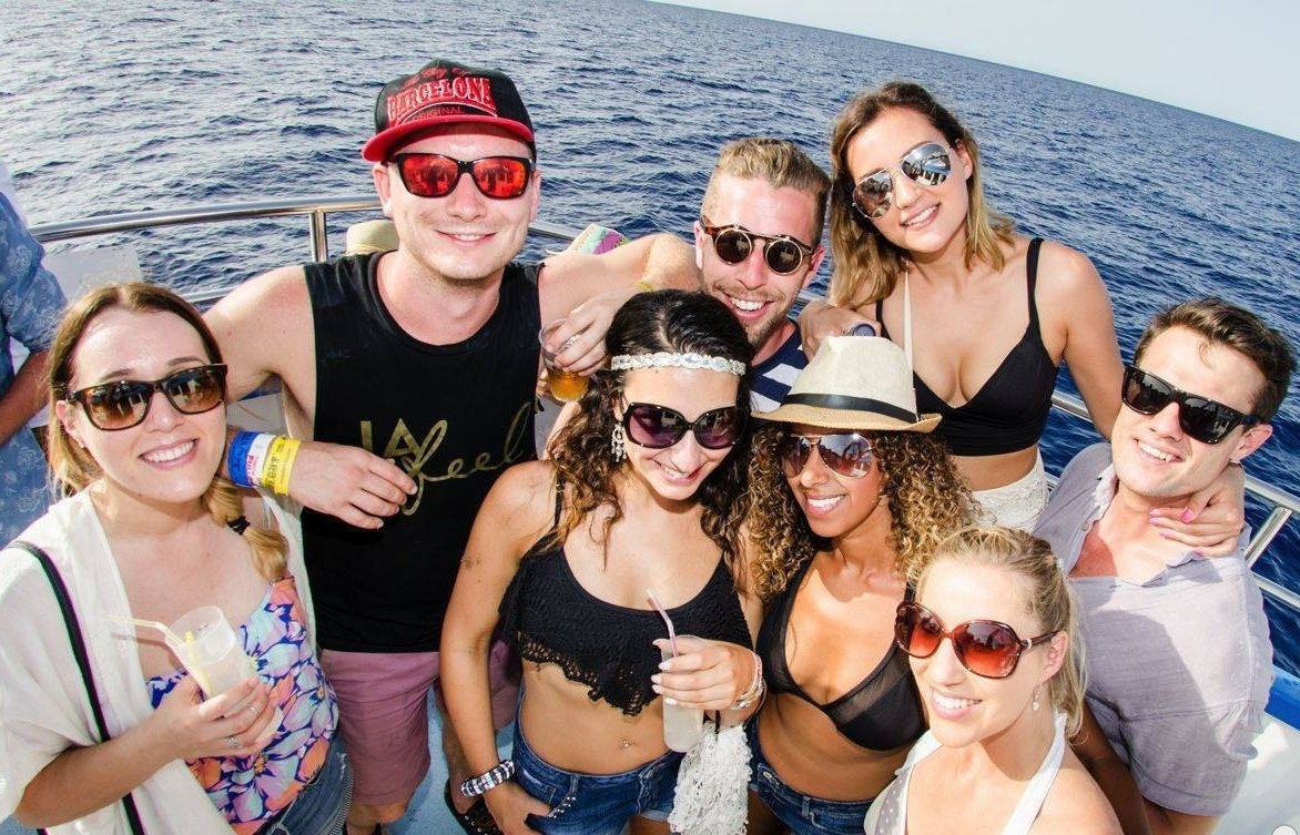 Nu luat su bo viec de di du lich quanh the gioi mien phi hinh anh