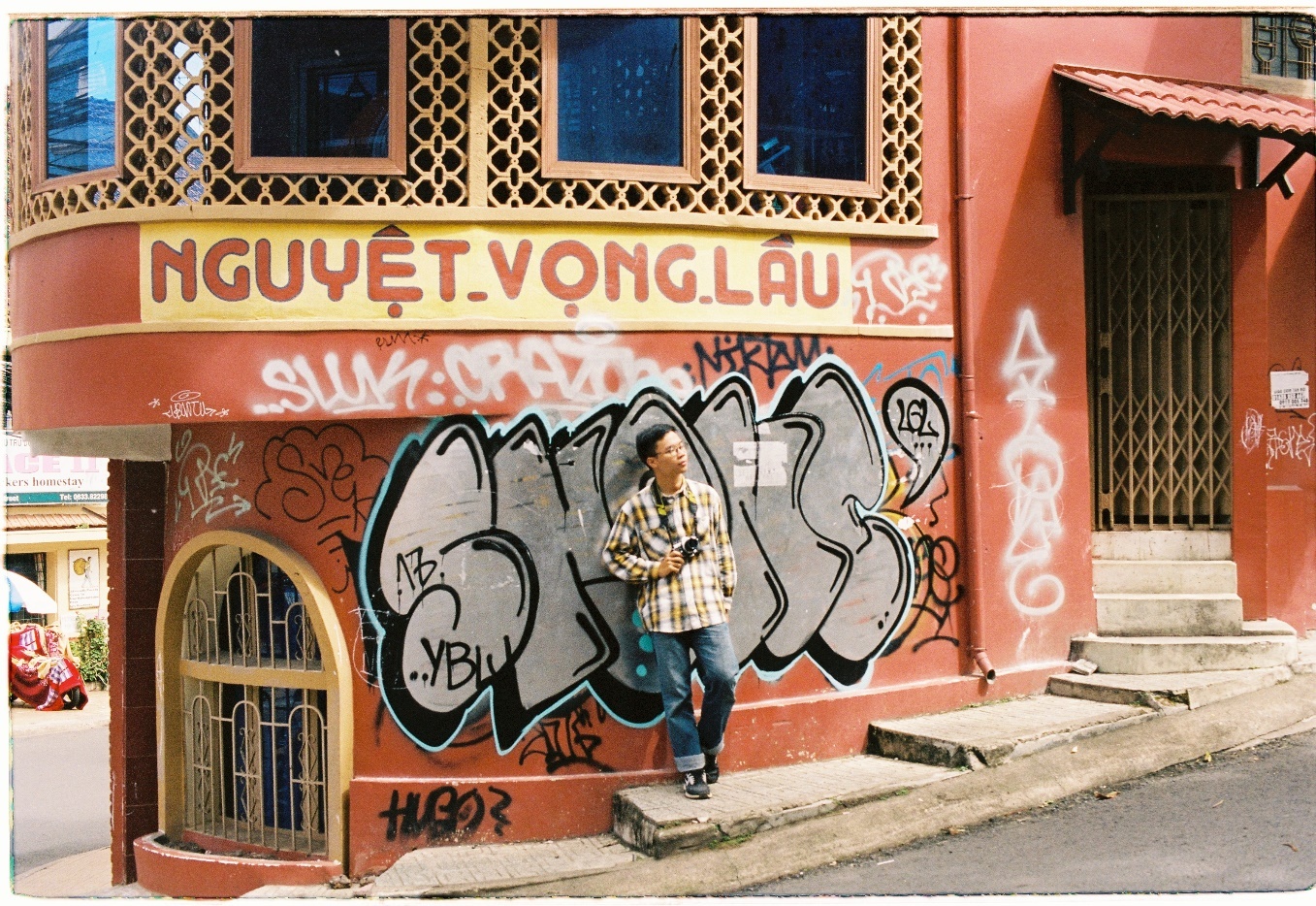 Chang trai di du lich doc Nam Trung Bo anh 6