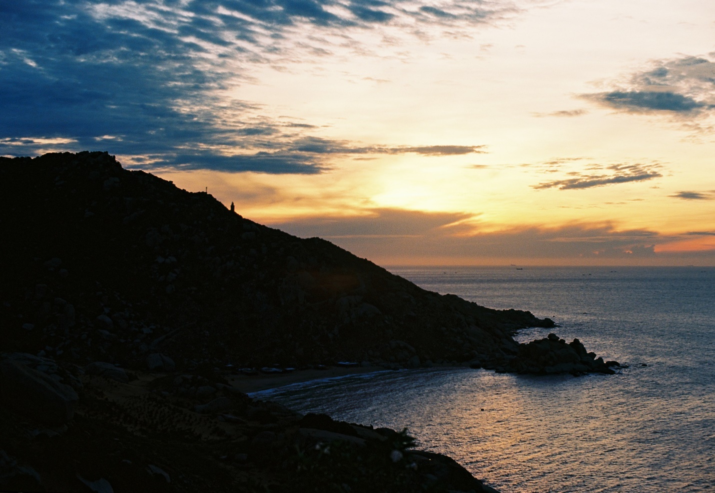 Chang trai di du lich doc Nam Trung Bo anh 8