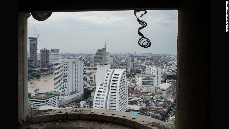 Tòa nhà ma giữa thủ đô Bangkok ảnh 3 Toa nha ma giua thu do Bangkok anh 3