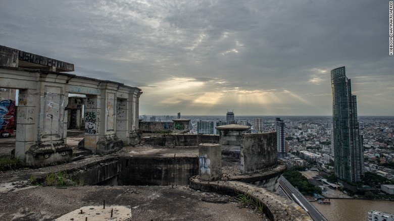 Tòa nhà ma giữa thủ đô Bangkok ảnh 2 Toa nha ma giua thu do Bangkok anh 2