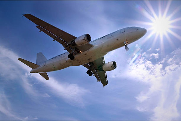 Tai sao may bay lo lung ma khong roi? hinh anh