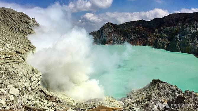 Cong viec vat va cua nhung nguoi tho mo tren nui lua Ijen anh 9