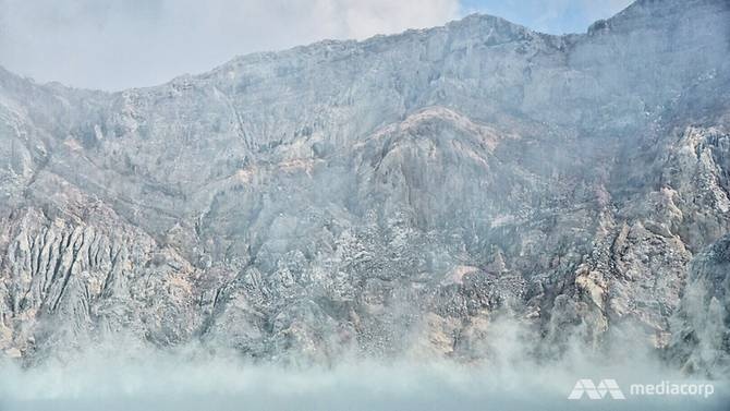 Cong viec vat va cua nhung nguoi tho mo tren nui lua Ijen anh 8