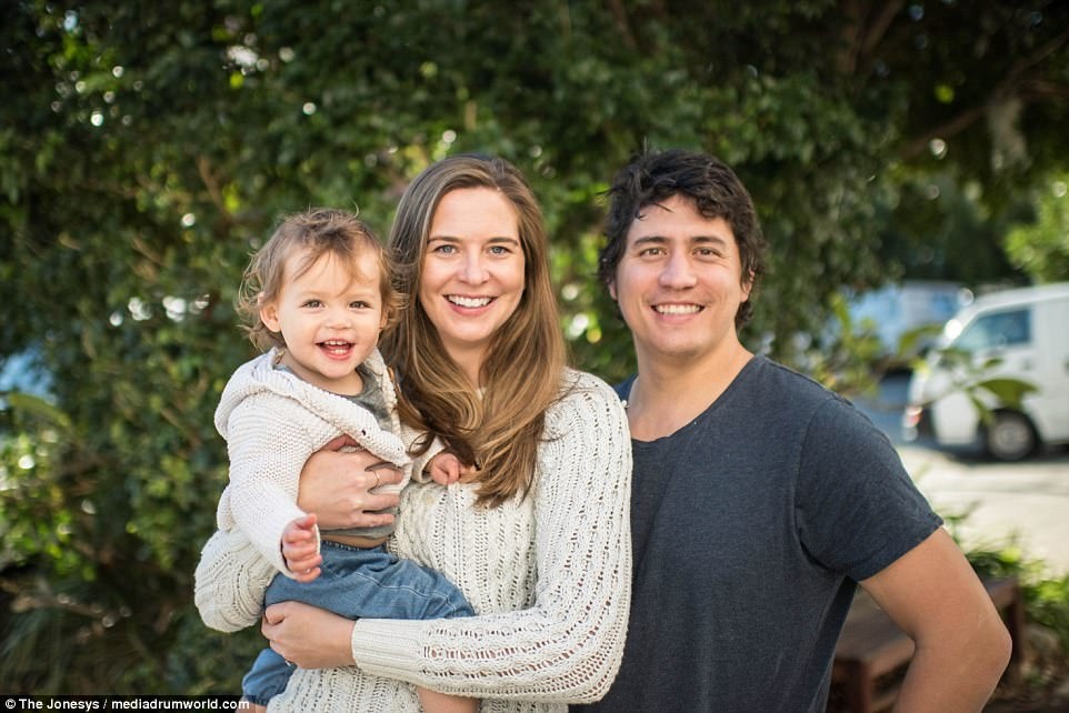 Cap doi dua con di bo duong dai anh 13