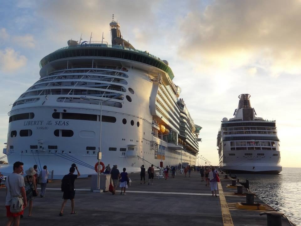 Du thuyen hang sang huy chuyen de di cuu tro sau bao Maria hinh anh