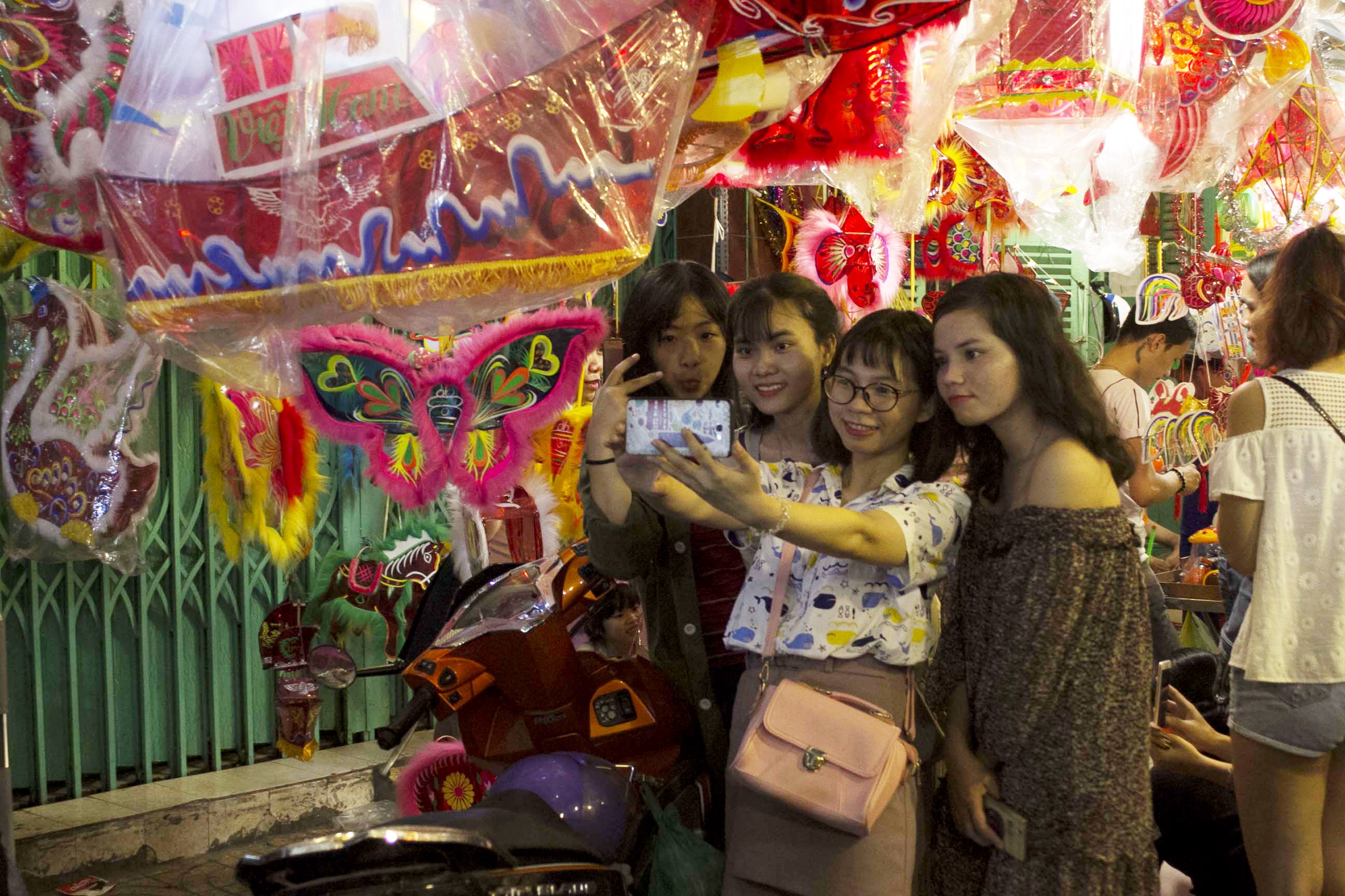 Tham quan pho long den quan 5 anh 3