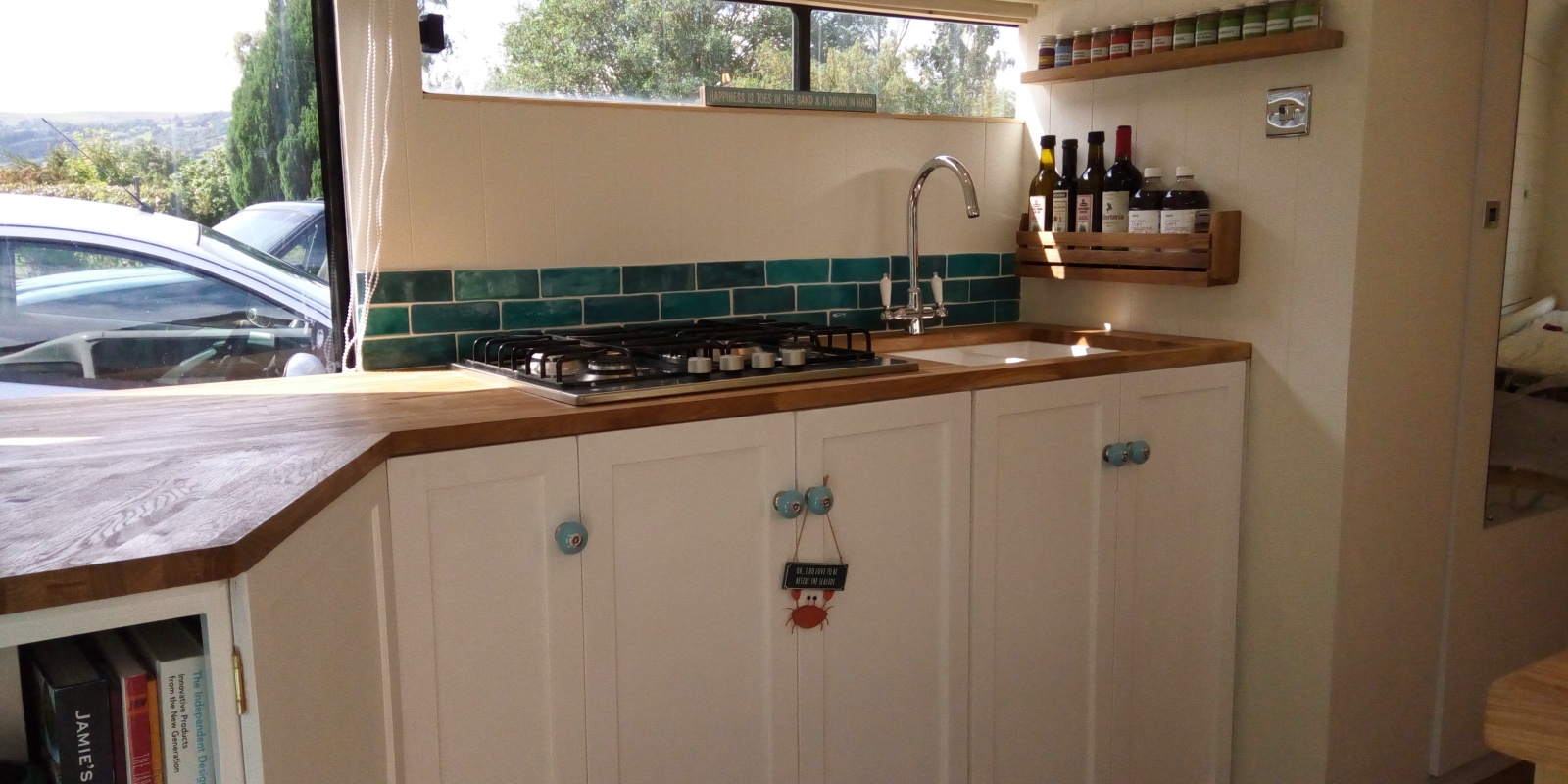 cap doi du lich anh 10