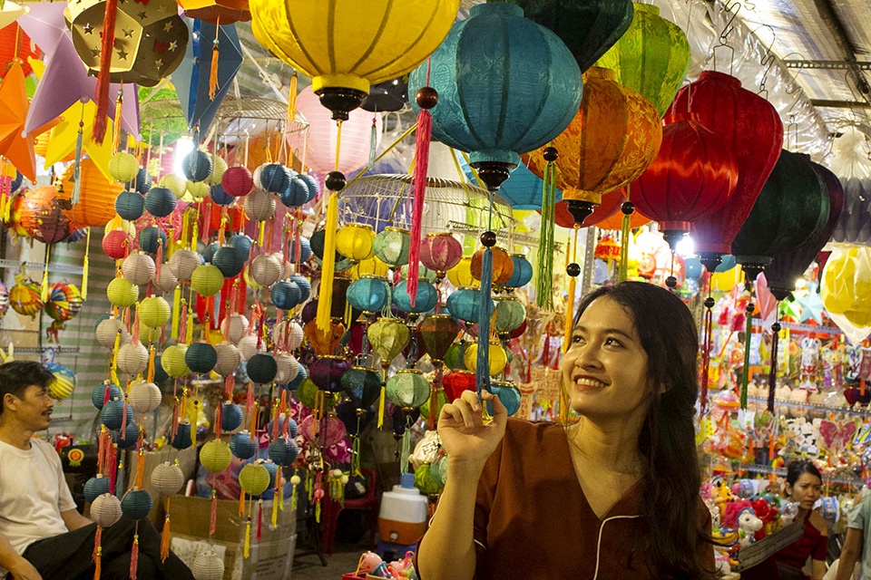 Tham quan pho long den quan 5 anh 6