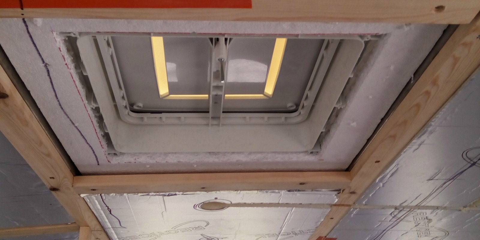 cap doi du lich anh 8