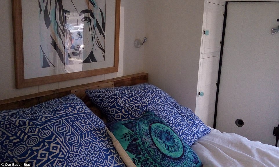 cap doi du lich anh 5