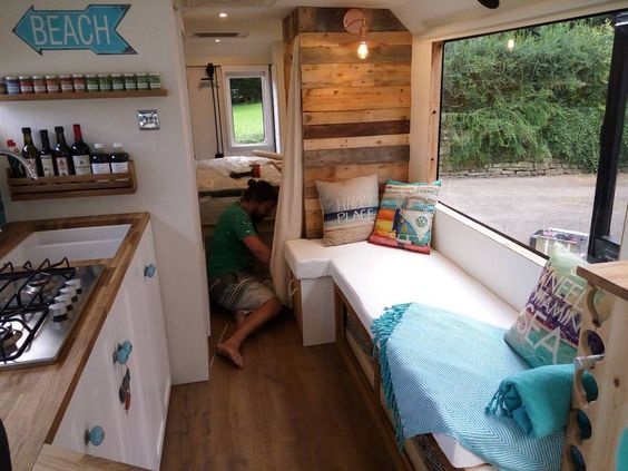 cap doi du lich anh 6