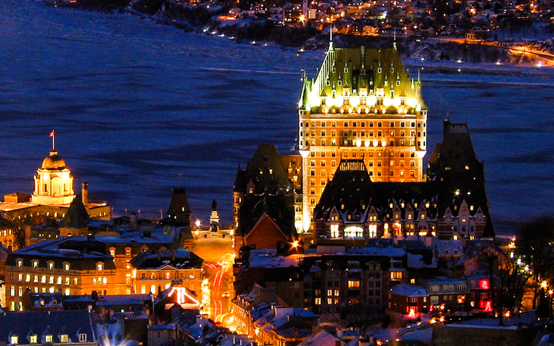 Ben trong khach san Chateau Frontenac anh 13