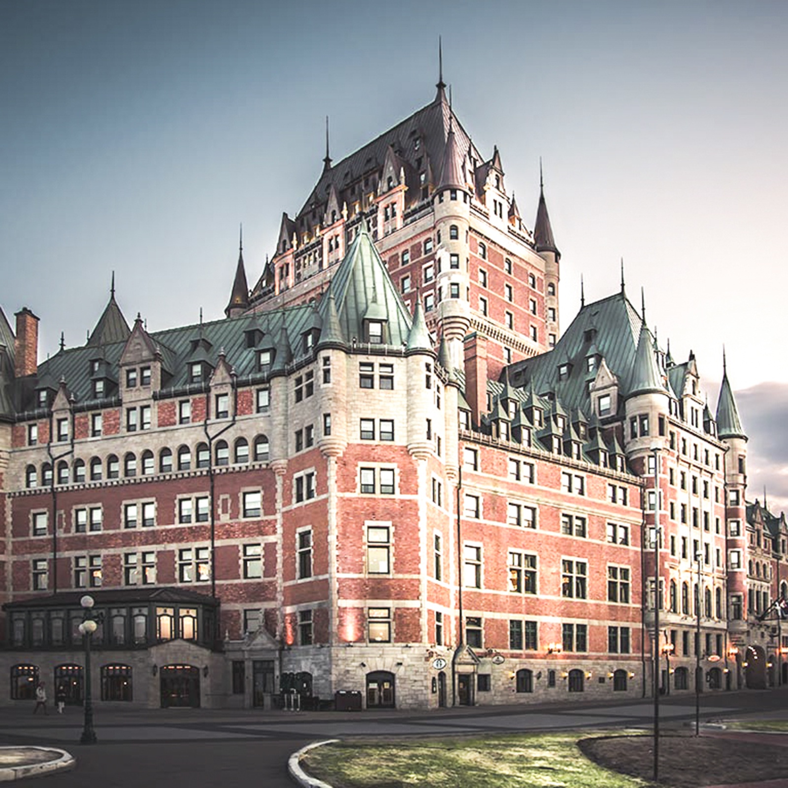 Ben trong khach san Chateau Frontenac anh 3
