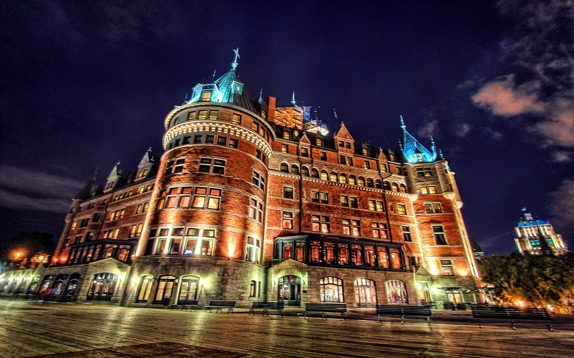 Ben trong khach san Chateau Frontenac anh 5