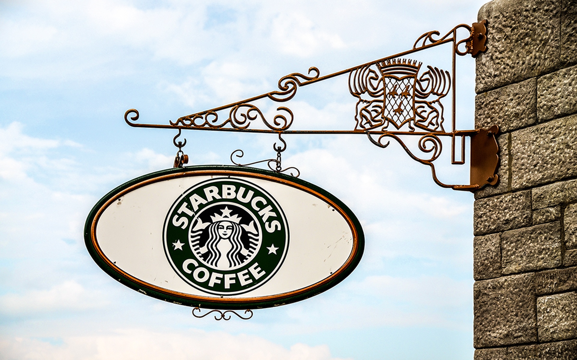 Ben trong khach san Chateau Frontenac anh 7