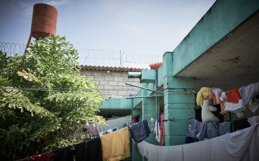 tre em trong nha tu anh 12