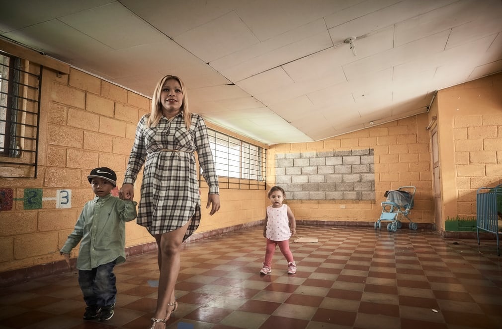 tre em trong nha tu anh 7