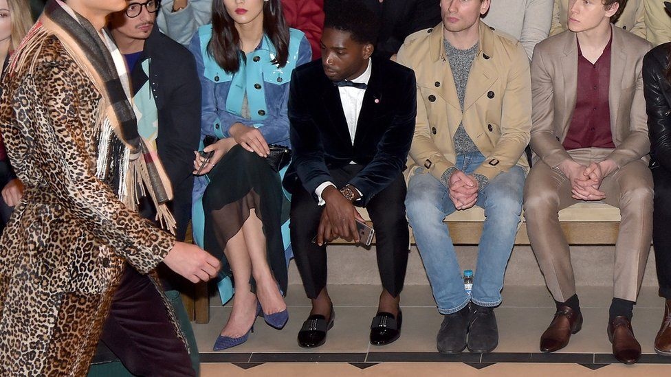 đi giày không đi tất ảnh 1 di giay khong di tat anh 1