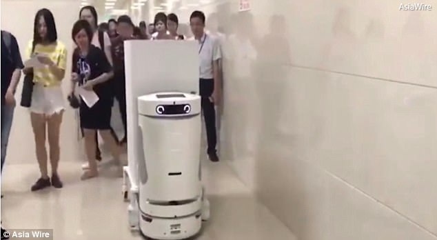 dùng robot trong bệnh viện ảnh 1 dung robot trong benh vien anh 1