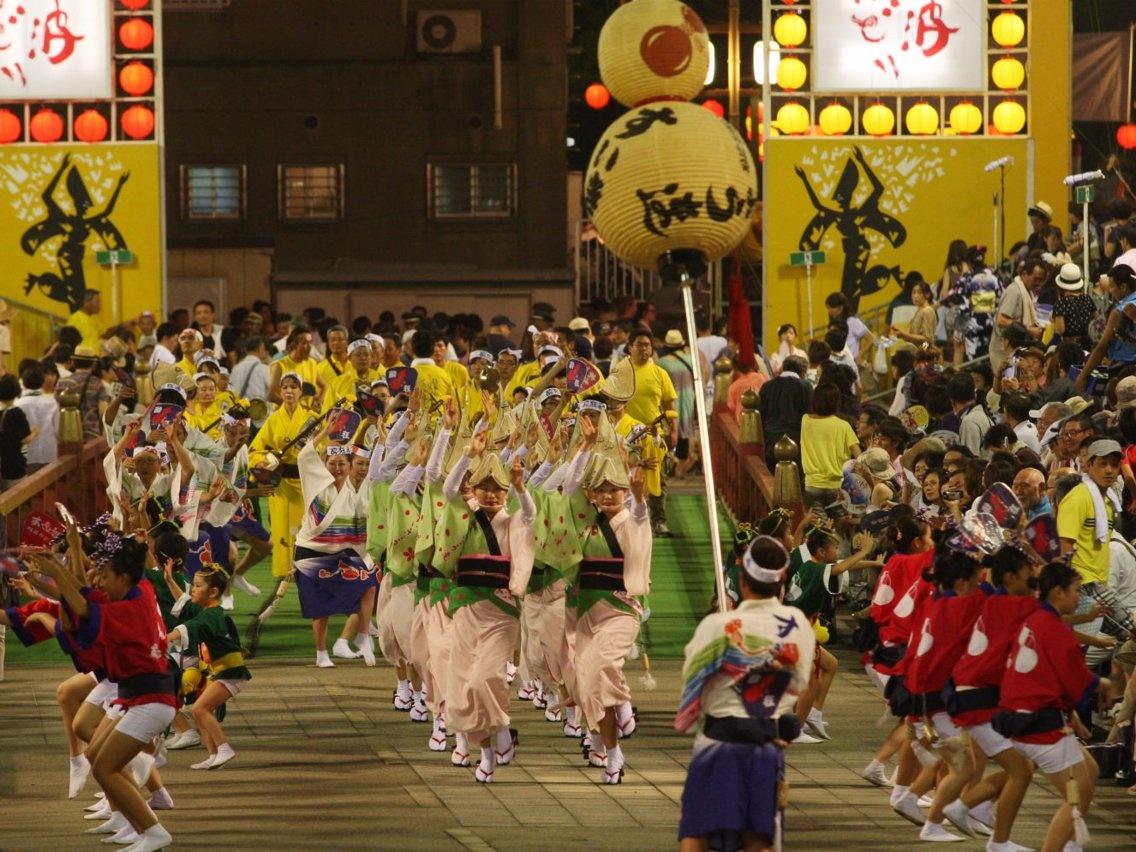 Le hoi tuong nho cac linh hon tren toan the gioi anh 3